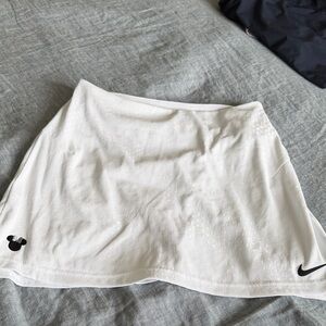 Nike White Golf/Tennis Skirt with Minnie Mouse Accent. Medium.